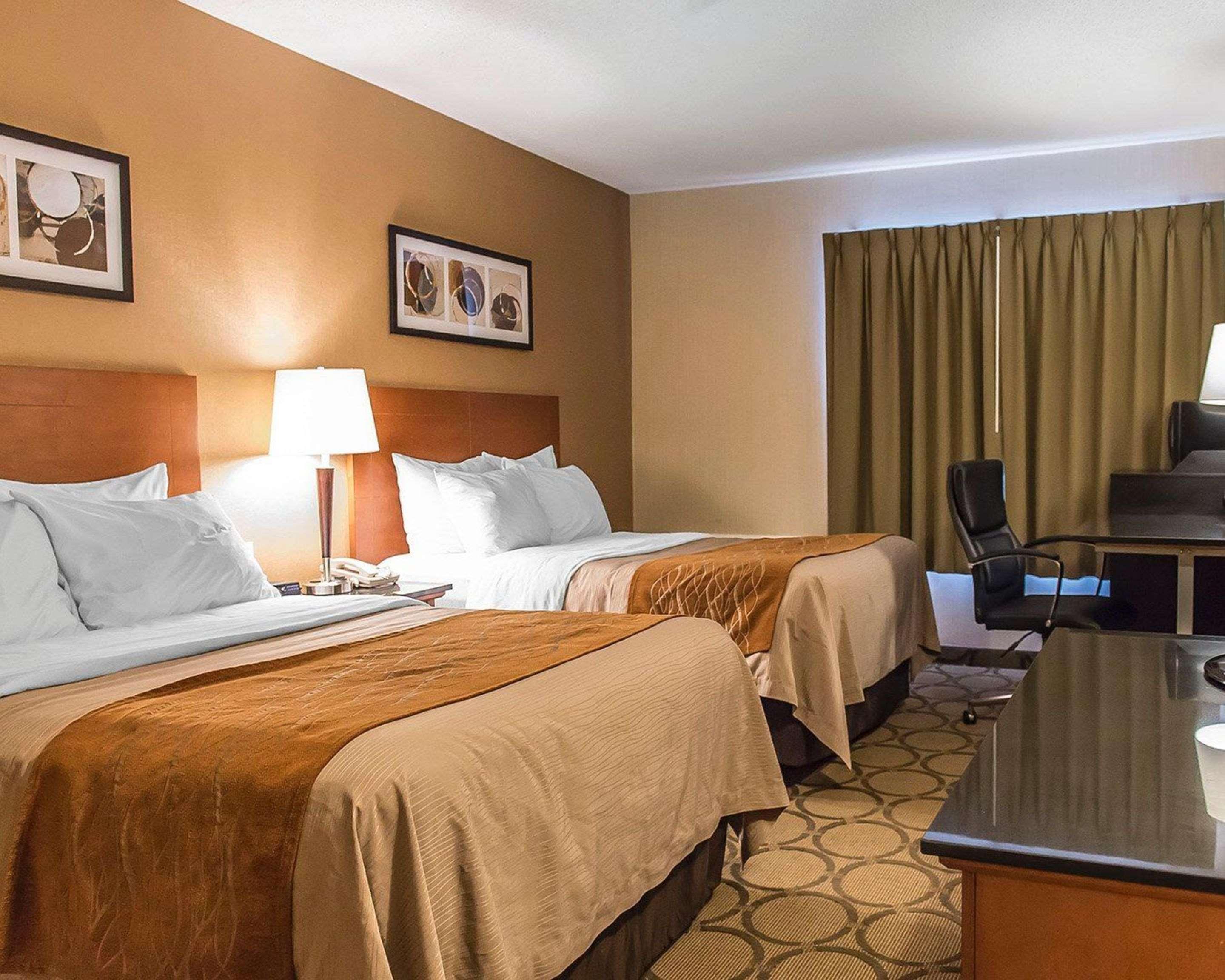 Comfort Inn Hwy 401 Kingston Exterior photo