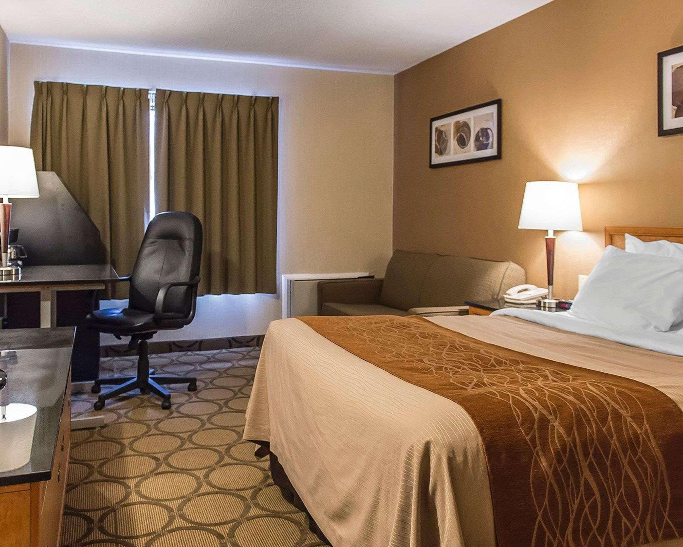 Comfort Inn Hwy 401 Kingston Exterior photo
