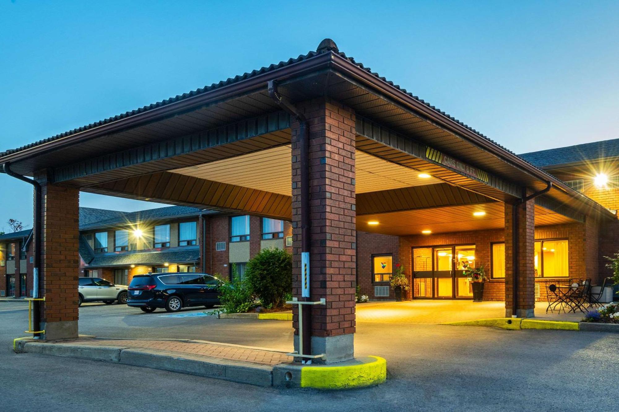 Comfort Inn Hwy 401 Kingston Exterior photo